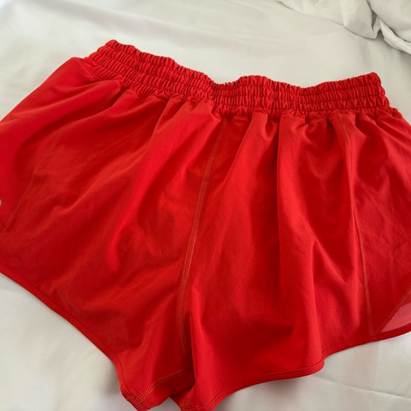 Lululemon Hotty-Hot HR short 2’5 Raspberry cream shorts - Picture 2 of 7